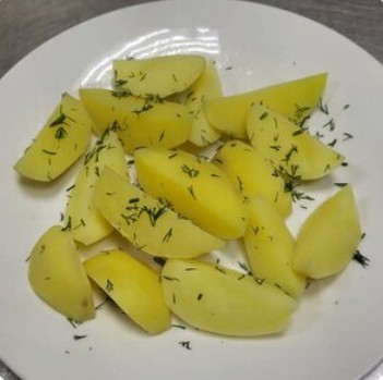 Картофель отварной с укропом