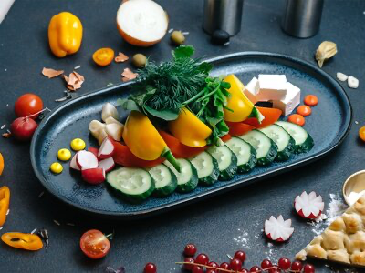 Микс свежих овощей с брынзой