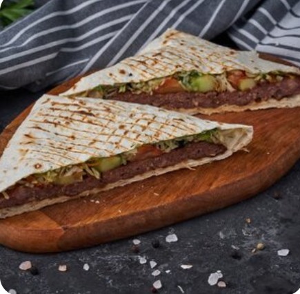 Плескавица в лаваше из говядины и свинины