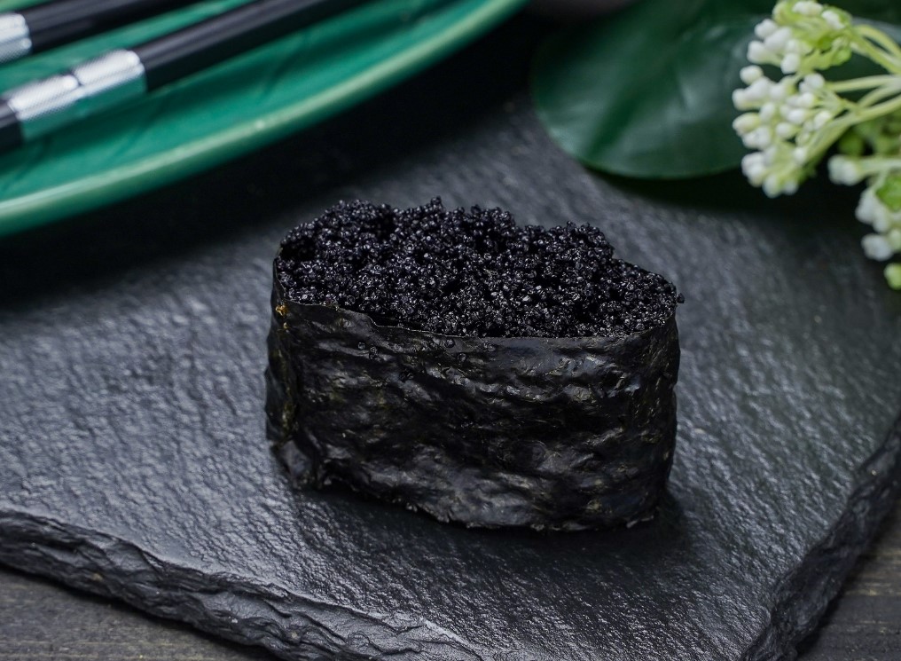Суши масаго черная