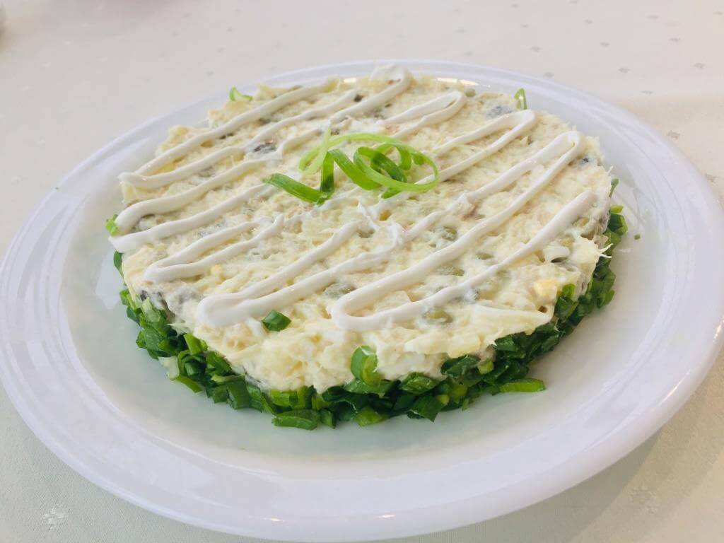 Салат из трески горячего копчения