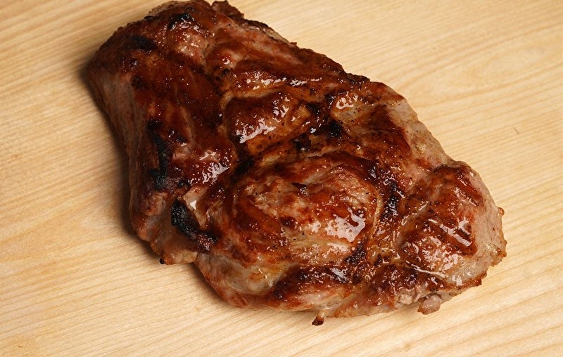 Стейк из свиной шеи на углях (весовой)