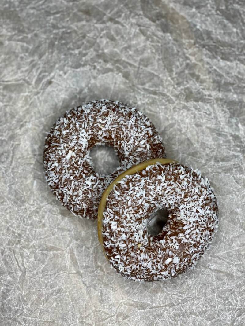 Пончик с кокосовой начинкой