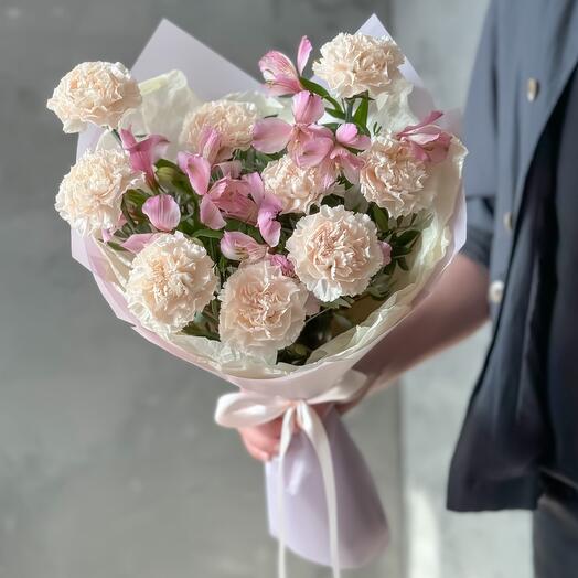 🍀WoW! Стойкий букет из нежных альстромерий и кремовых диантусов в стильной упаковке