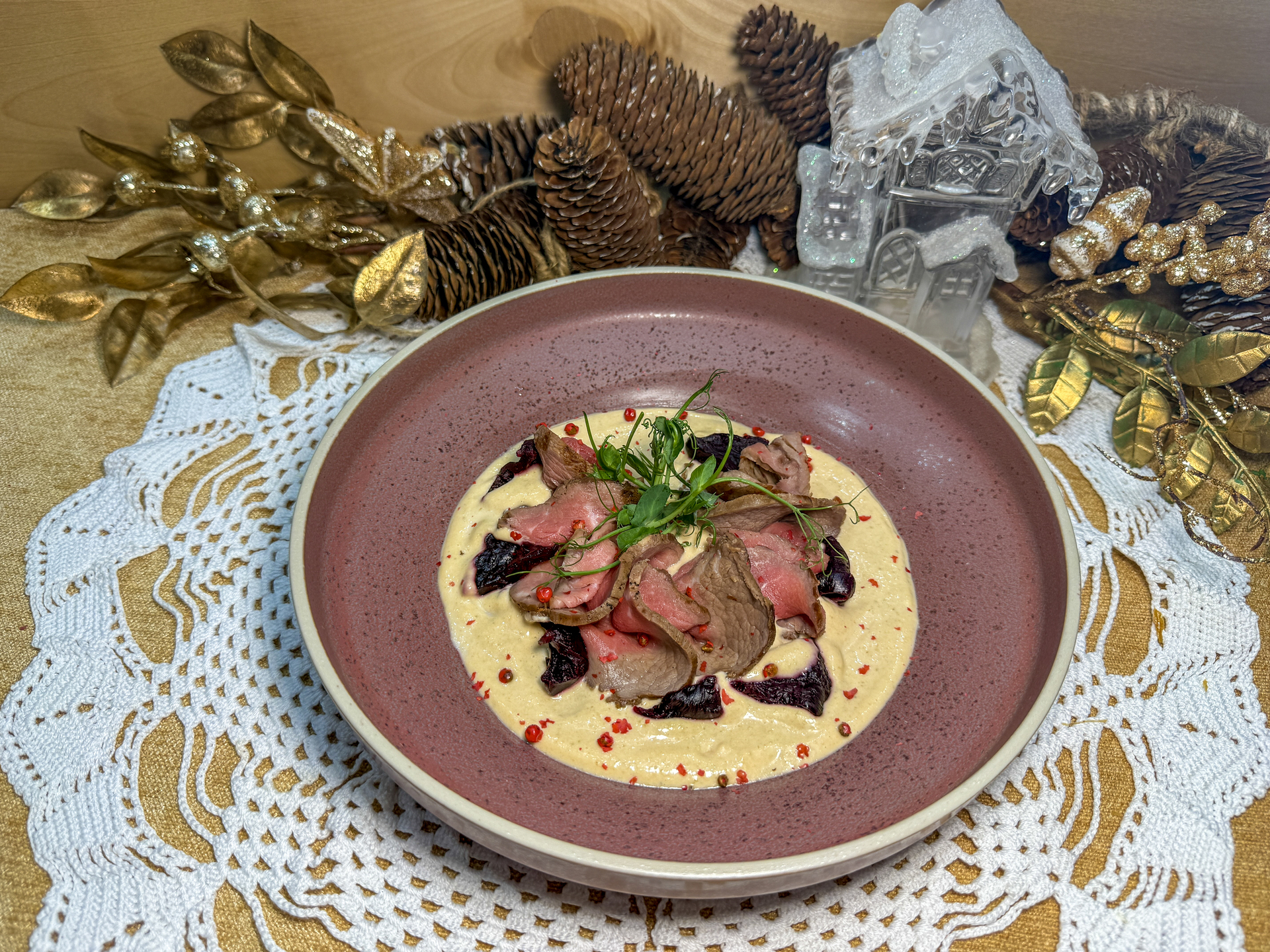 Вителло тоннато с нежным ростбифом и вяленой свёклой