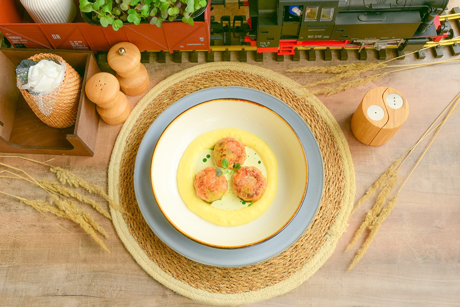 Рыбные котлетки с соусом «Тар-тар»