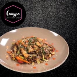 Соба с курицей и овощами