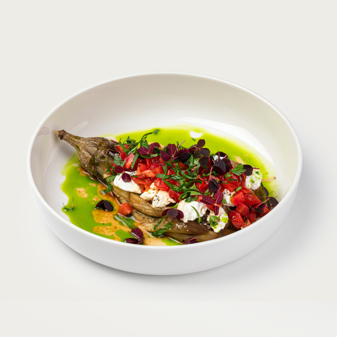 Запечённый баклажан с сыром фетакса и томатами