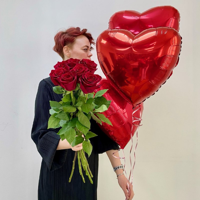 КОМБО 7 роз  + 3 фольгированных сердец