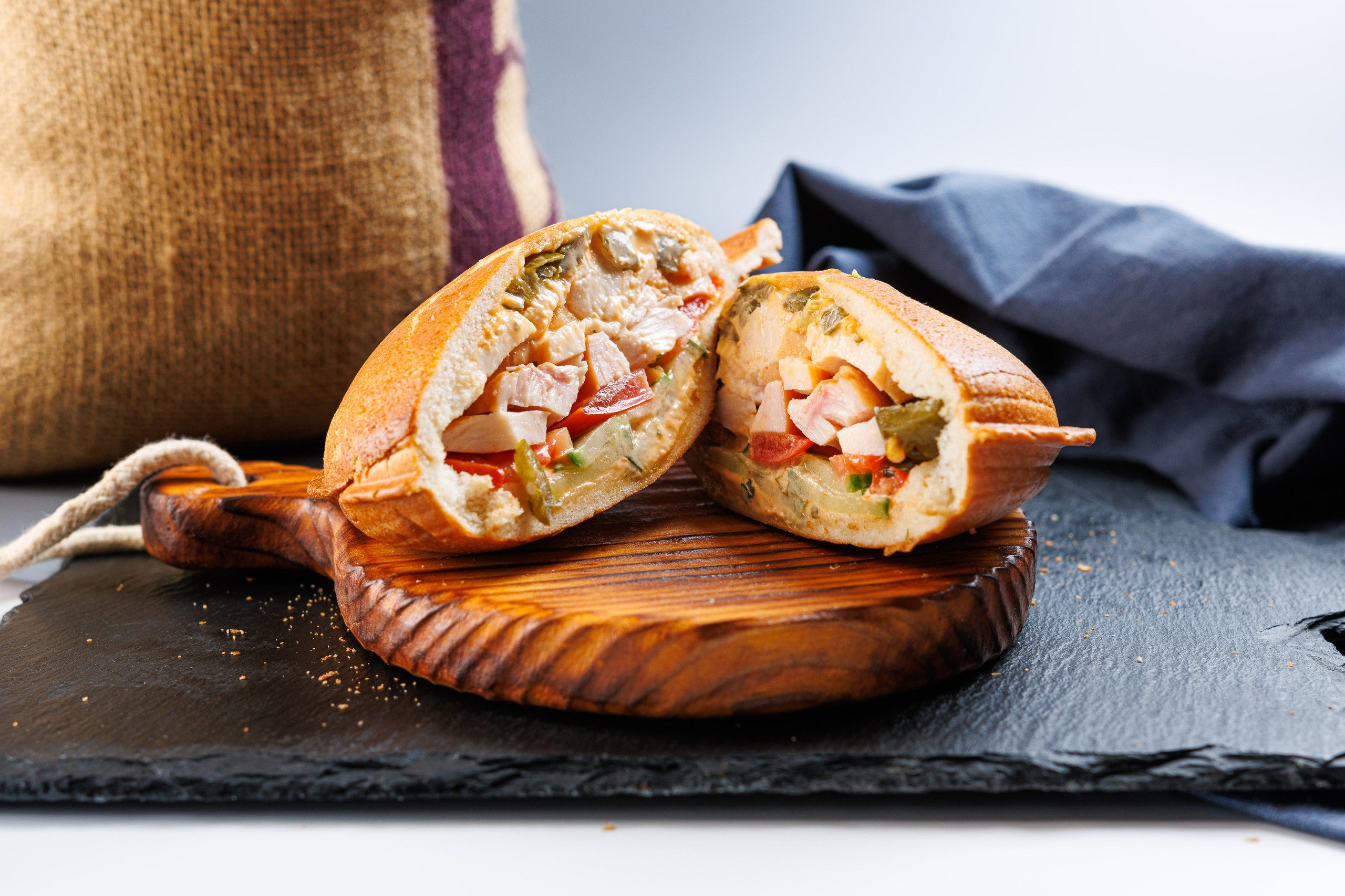 UFO бургер с курочкой Том-ям