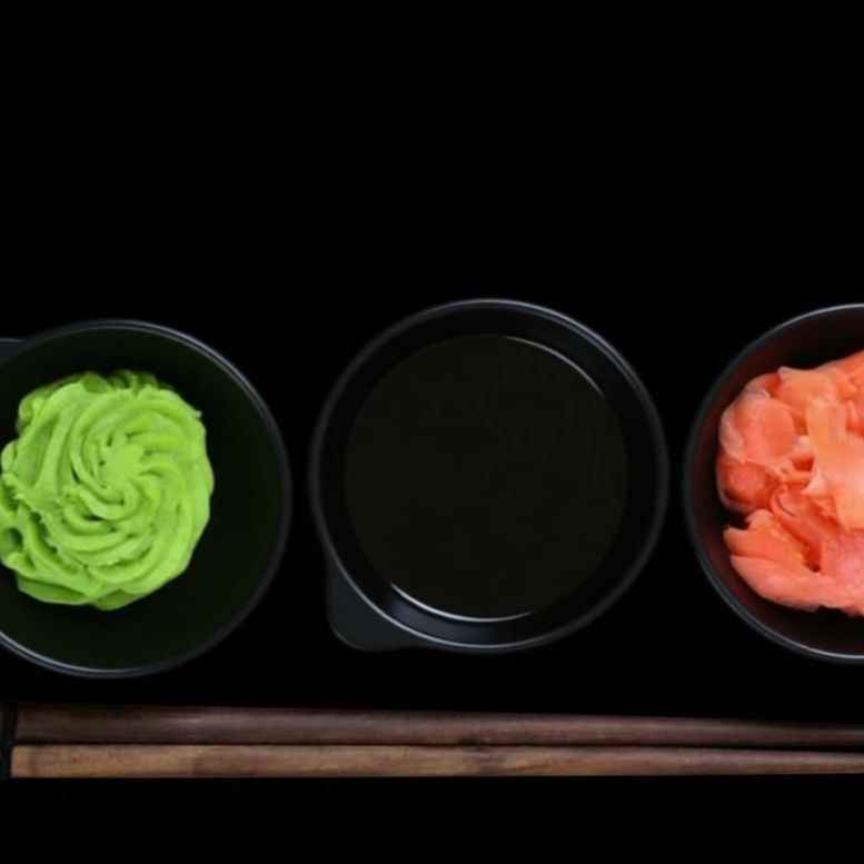 Соевый соус, васаби и имбирь