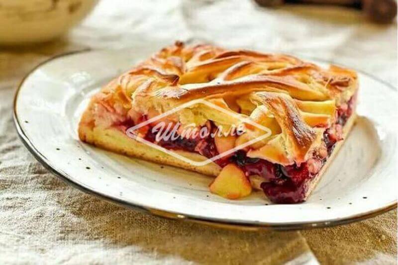 Пирог с яблоком и брусникой 500гр