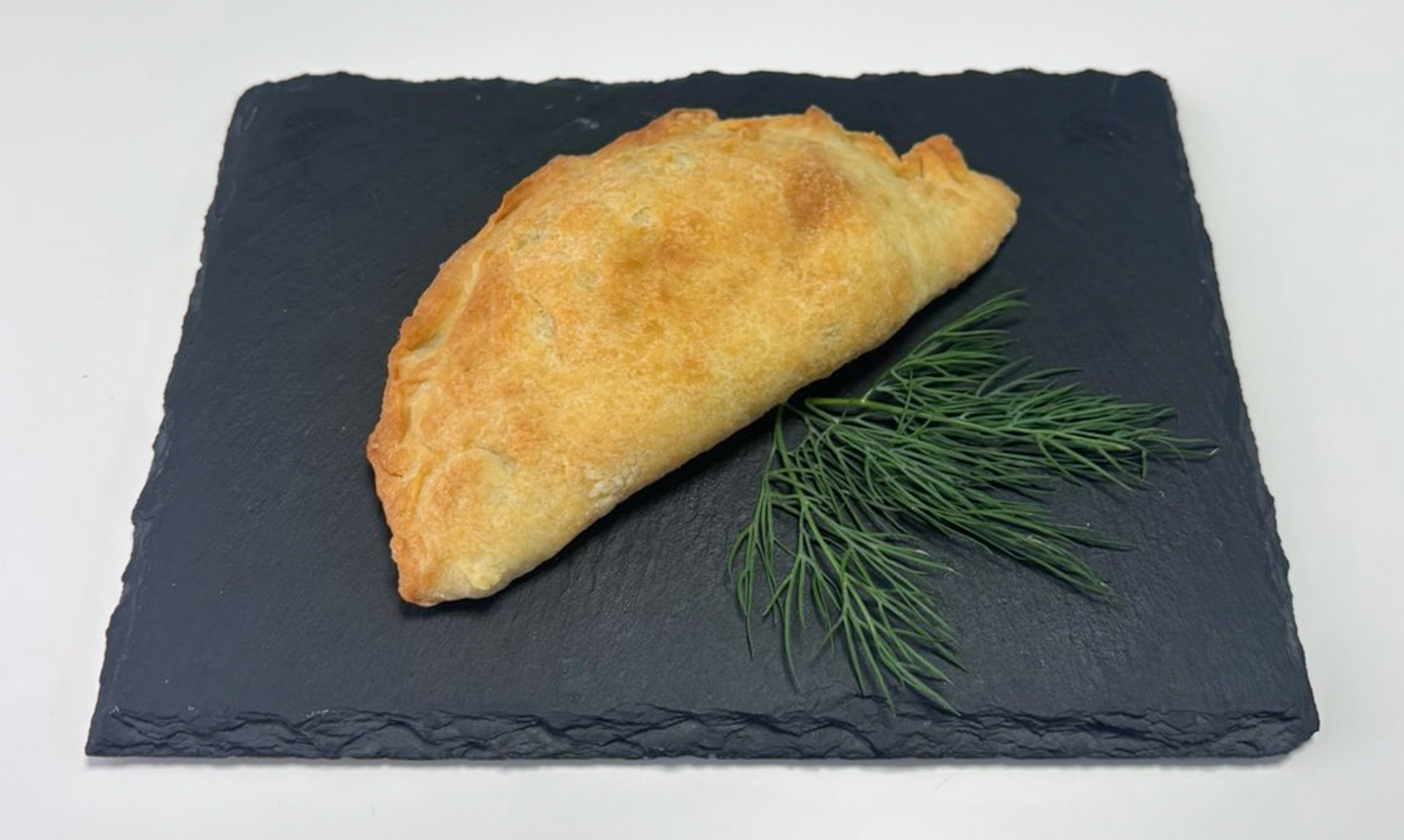 Пирожок пресный с зеленым луком и яйцом