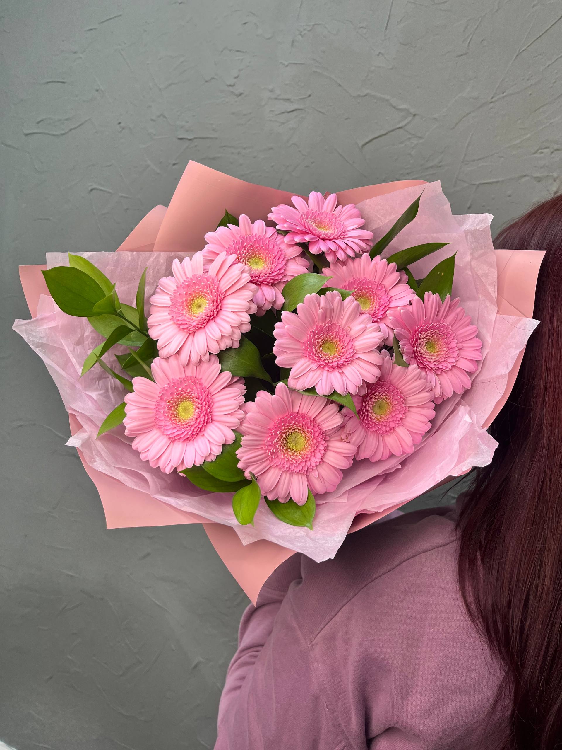 9 стойких розовых гермини в оформлении