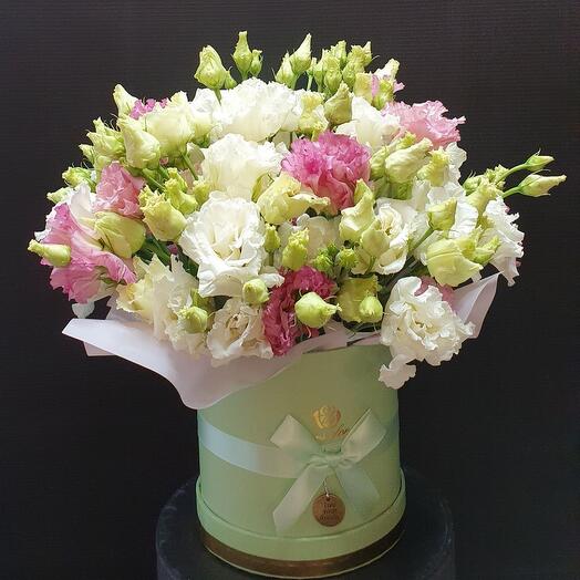 Цветы в коробке Эустома