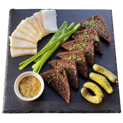 Сало с бородинским хлебом