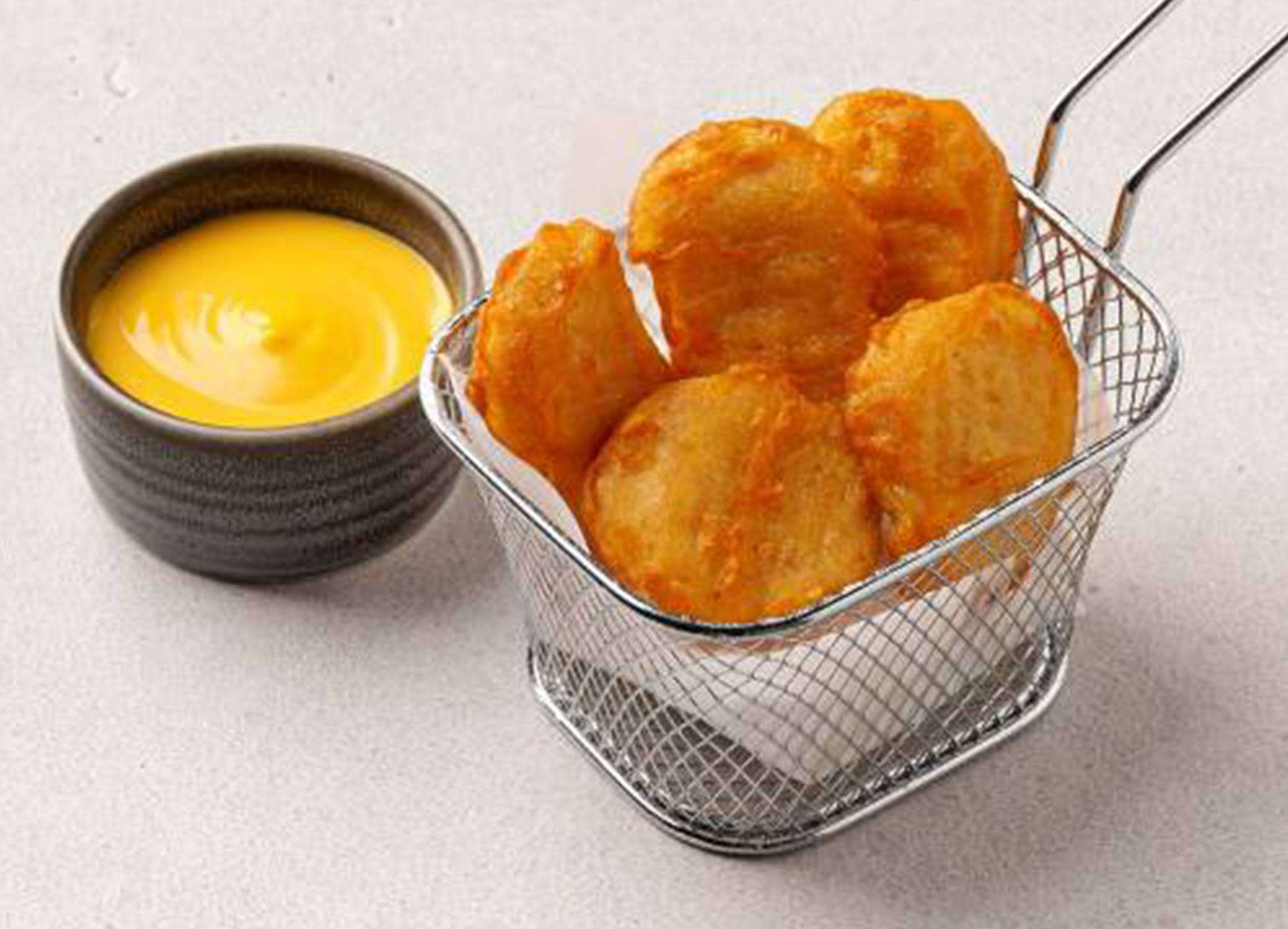 Наггетсы куриные с сырным соусом