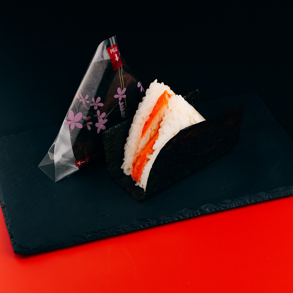 Онигири с семгой