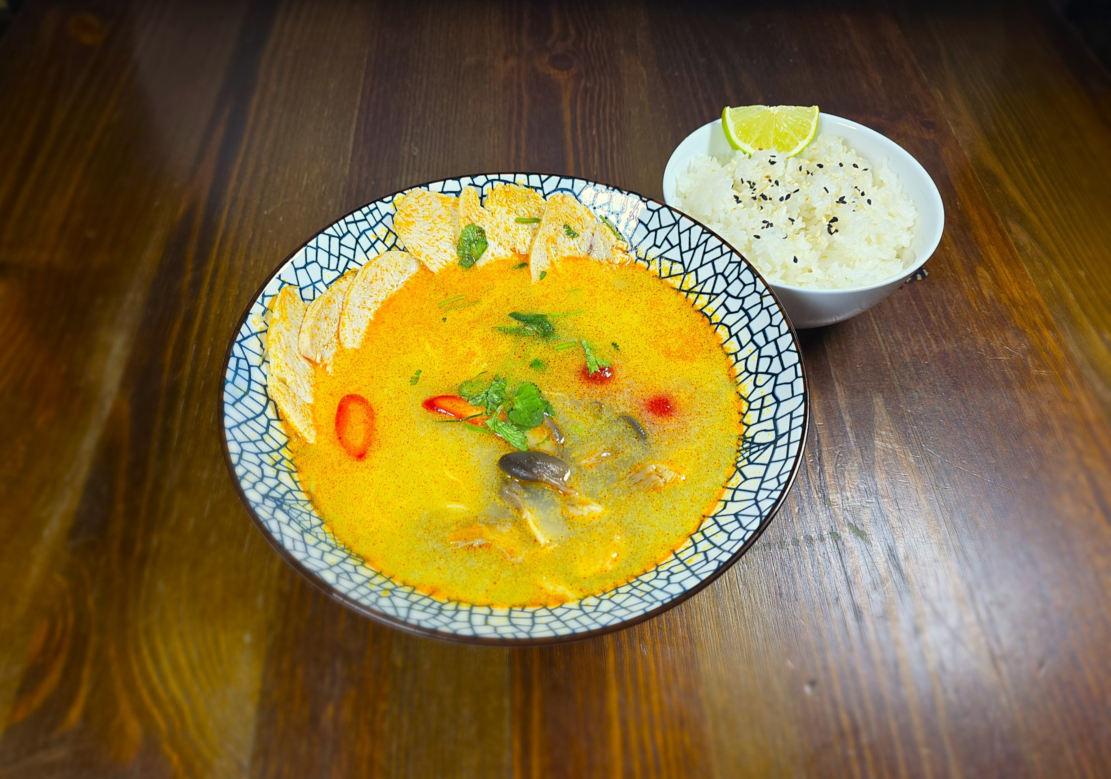 Том Кха с курицей