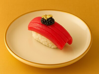 Суши тунец с черной икрой