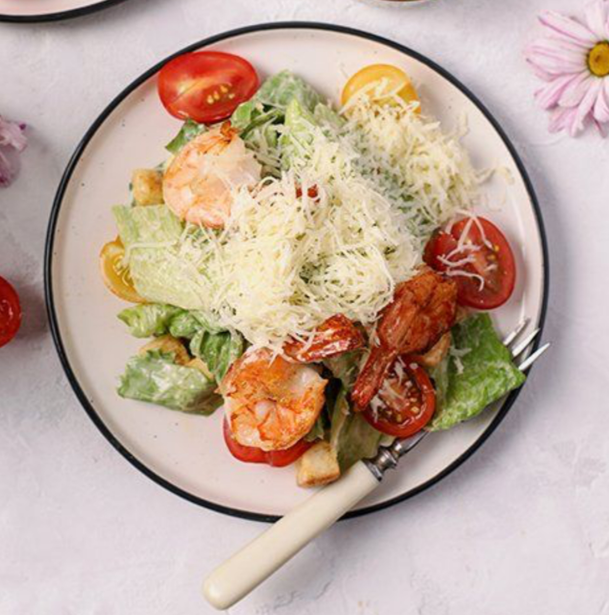 Салат Цезарь с креветками 