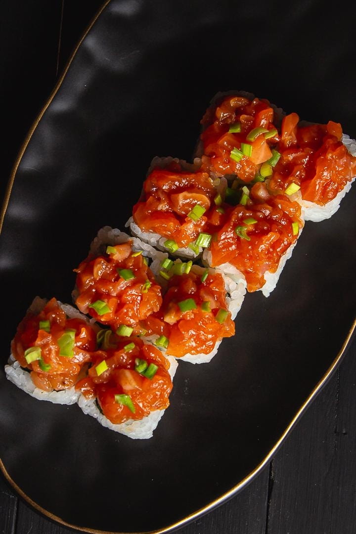 Ролл тартар с лососем