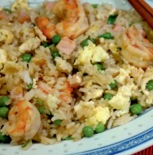 61 Жареный рис с яйцом и овощами
