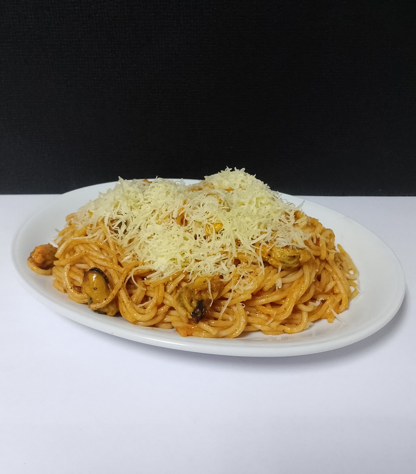 Паста с мидиями в томатном соусе