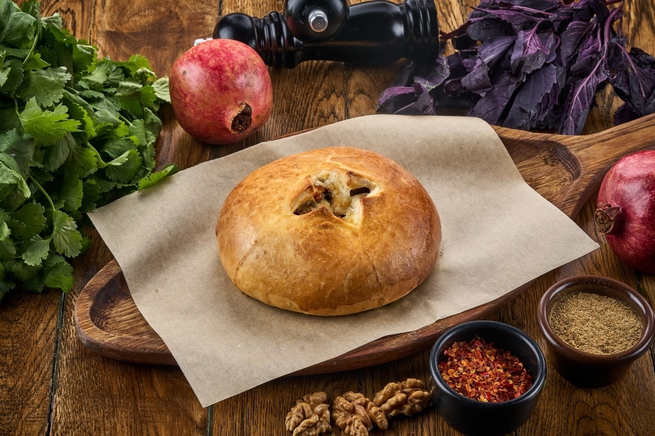Хачапури с говядиной и овощами