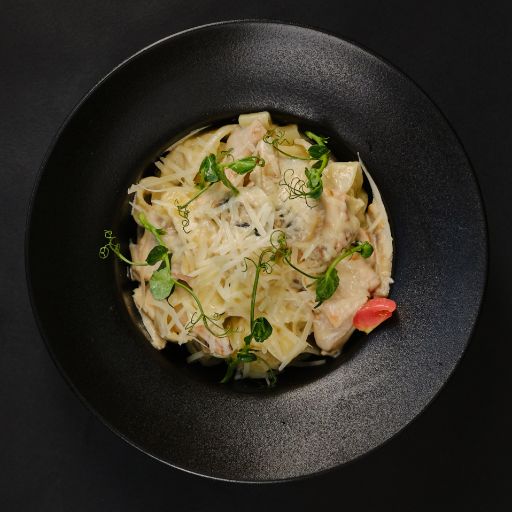 Фетучини с курицей и грибами
