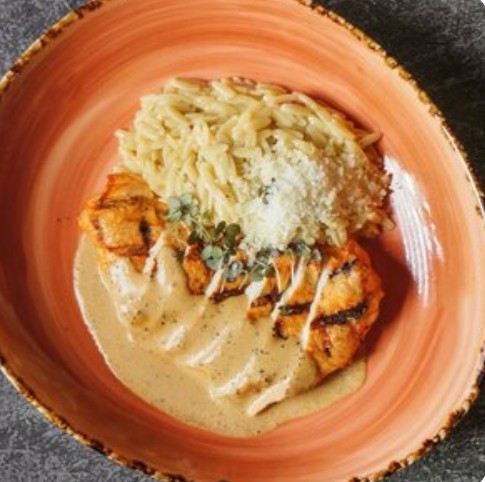 Стейк из индейки с Орзо и перечным соусом