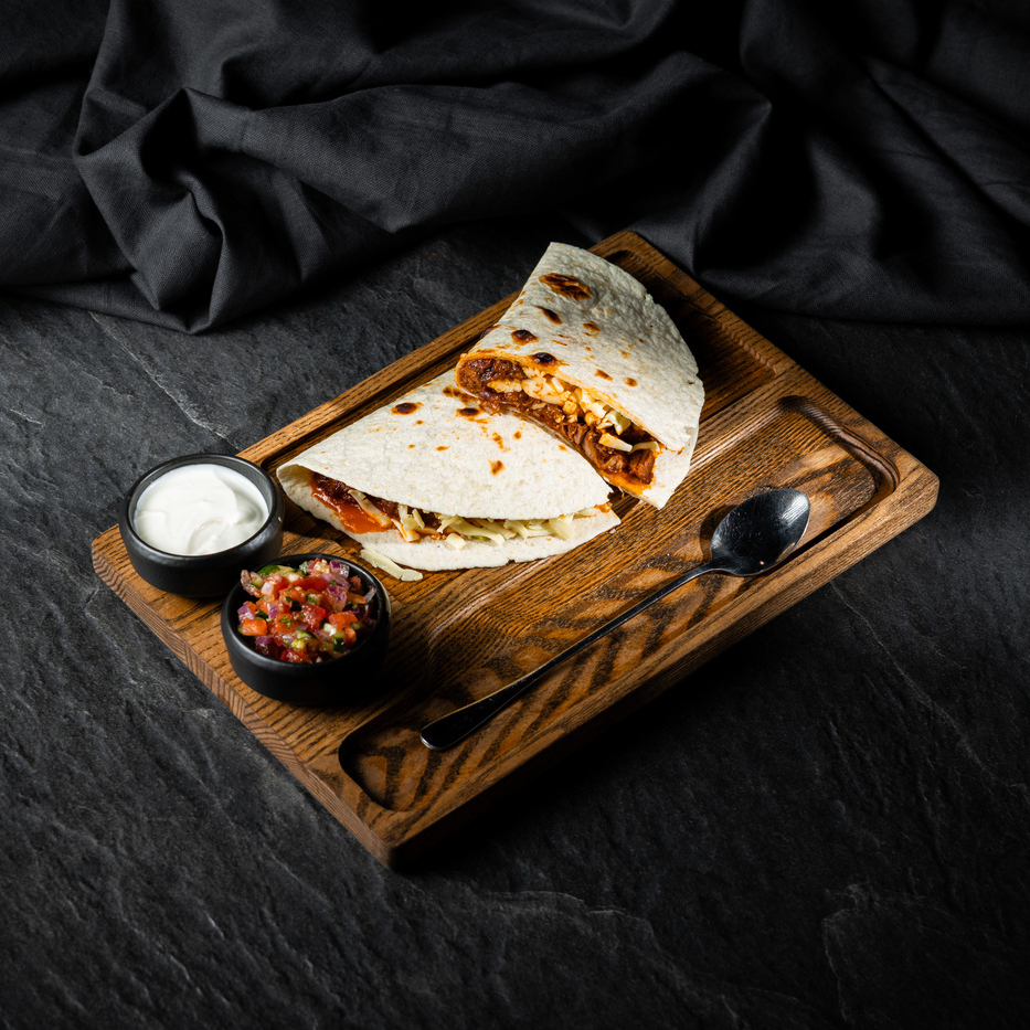 Кесадилья с курицей и овощами