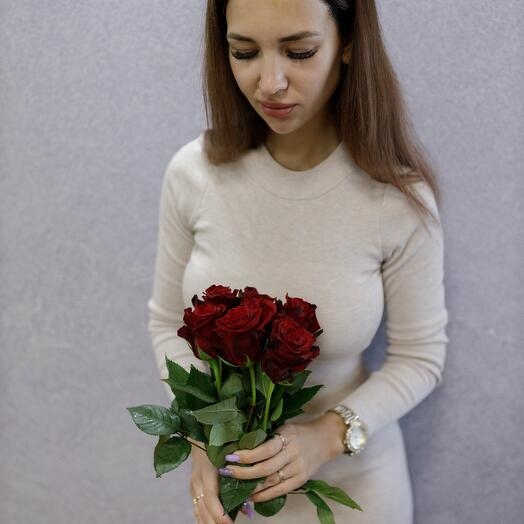 7 красных роз