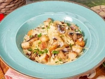 Фетучини с цыпленком и грибами