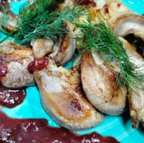 Бараньи язычки с соусом ткемали