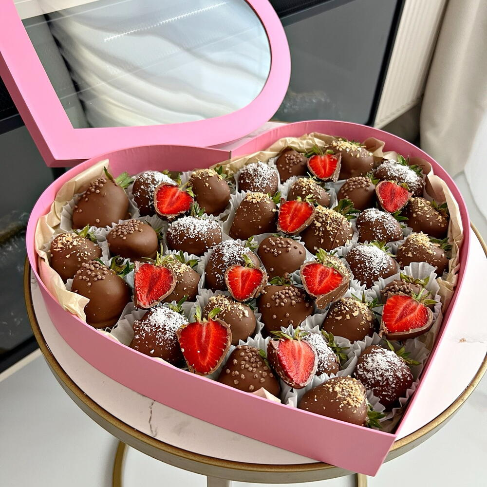 Клубника в шоколаде большое сердце