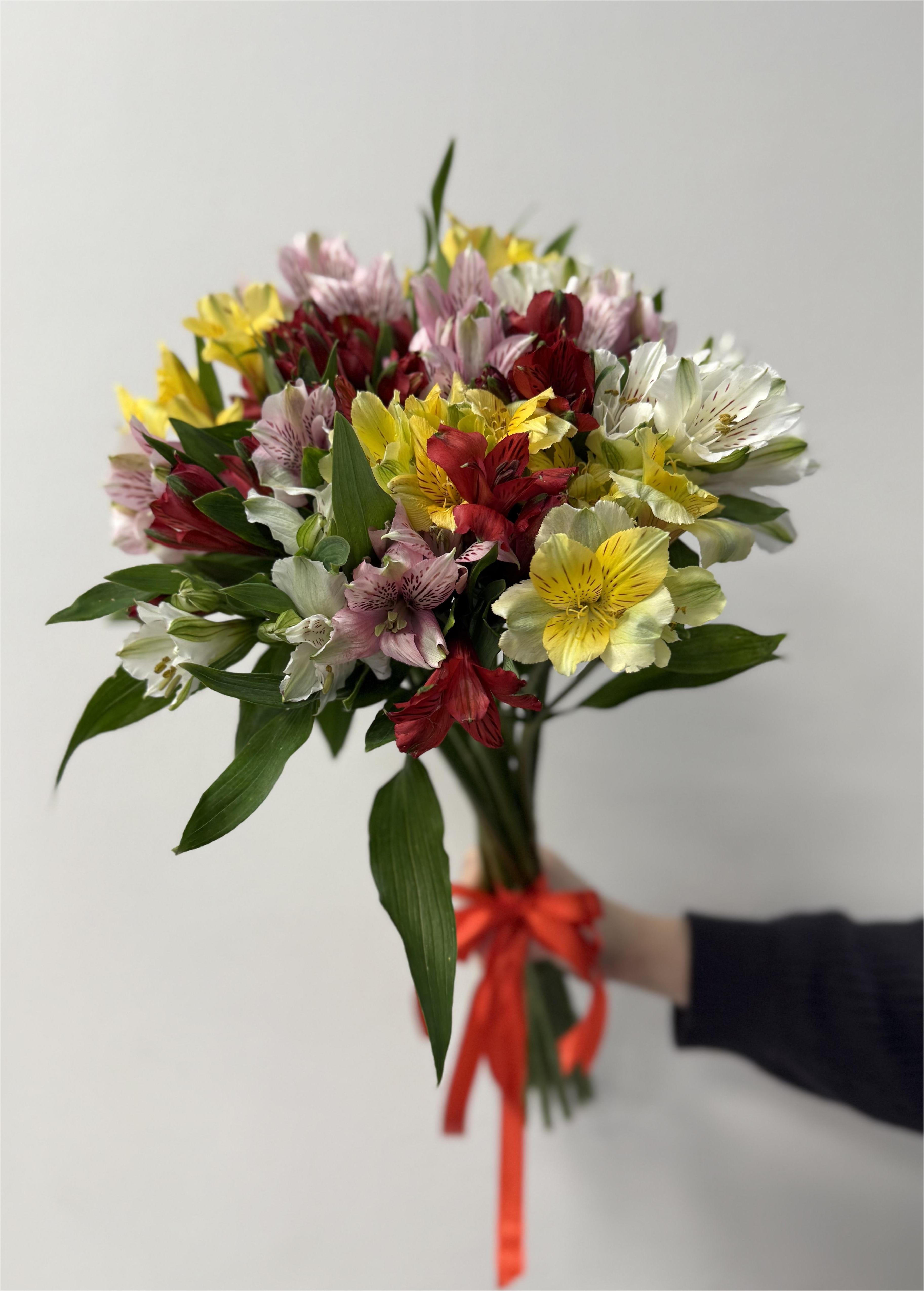 Букет из 17 альстромерий микс под ленту