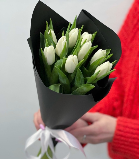 Тюльпаны в черном