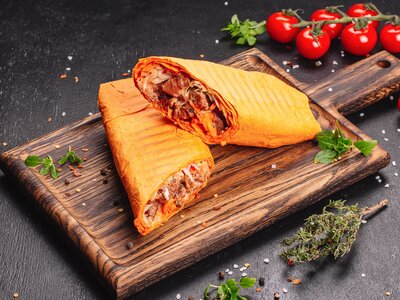 Шаурма со свининой и грибами в сырном лаваше