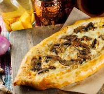 Пицца с шампиньонами и сыром