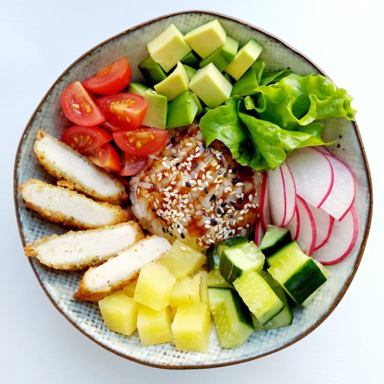 Поке с курицей и рисом