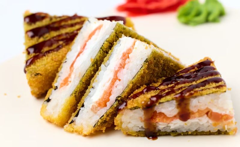 Сэндвич с лососем и крабом