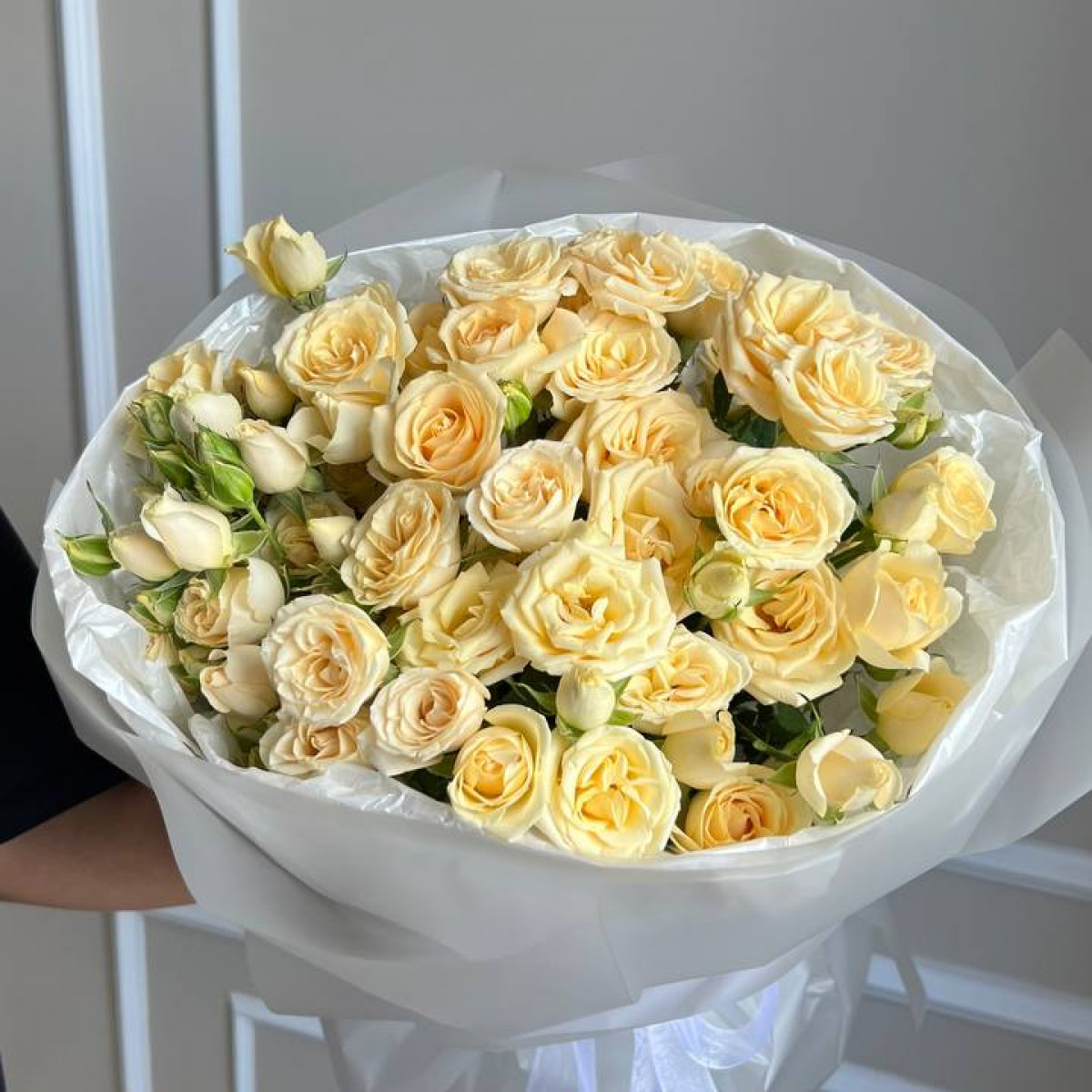 Моно букет из кустовых роз 61 (предзаказ)