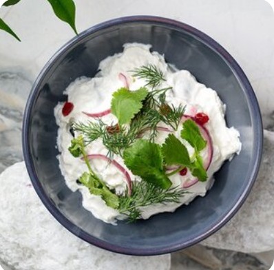 Белые грузди в сметане со сладкой брусникой