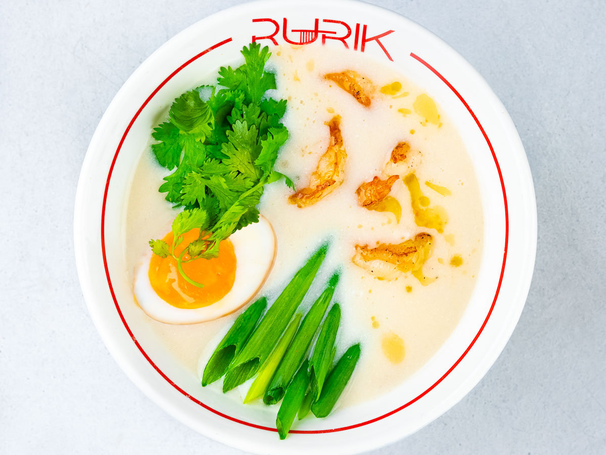 Сливочный рамен с креветками