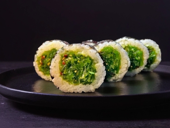 Мега ролл с чукой