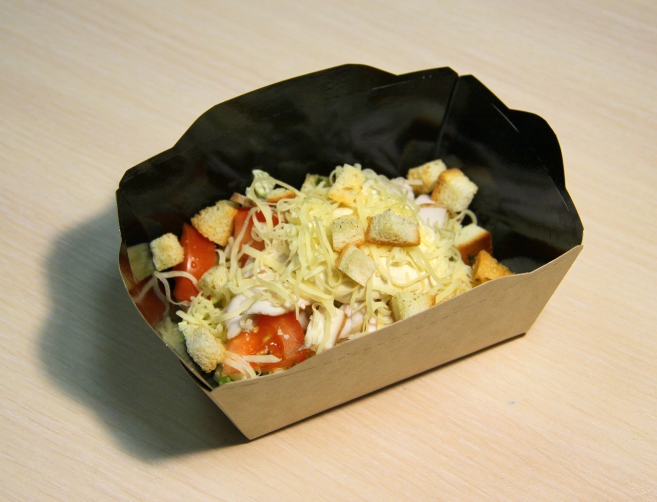 Цезарь с куриной грудкой по-домашнему