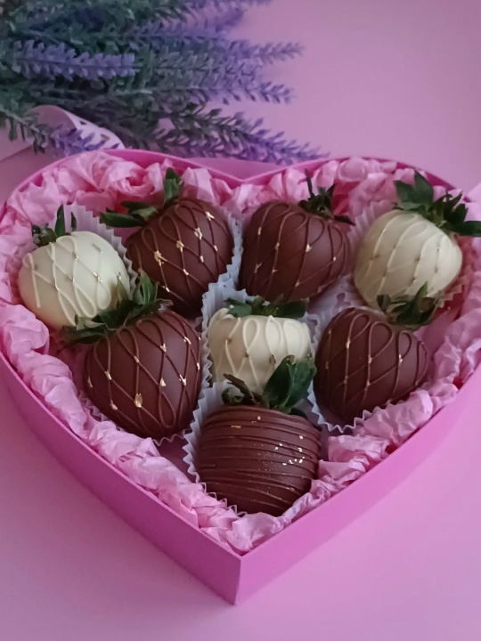 Сердце с клубникой