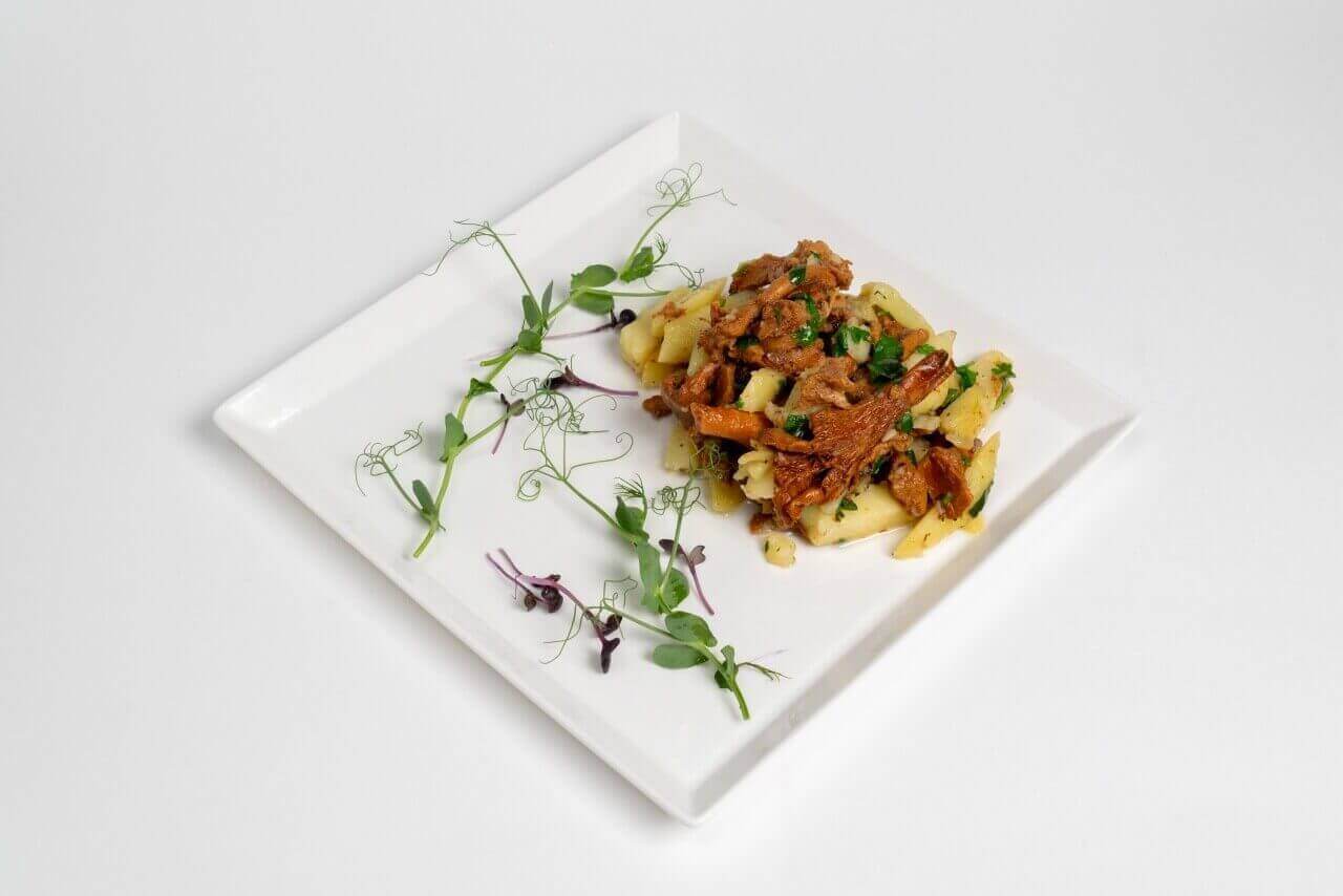 Жаренный картофель с лисичками