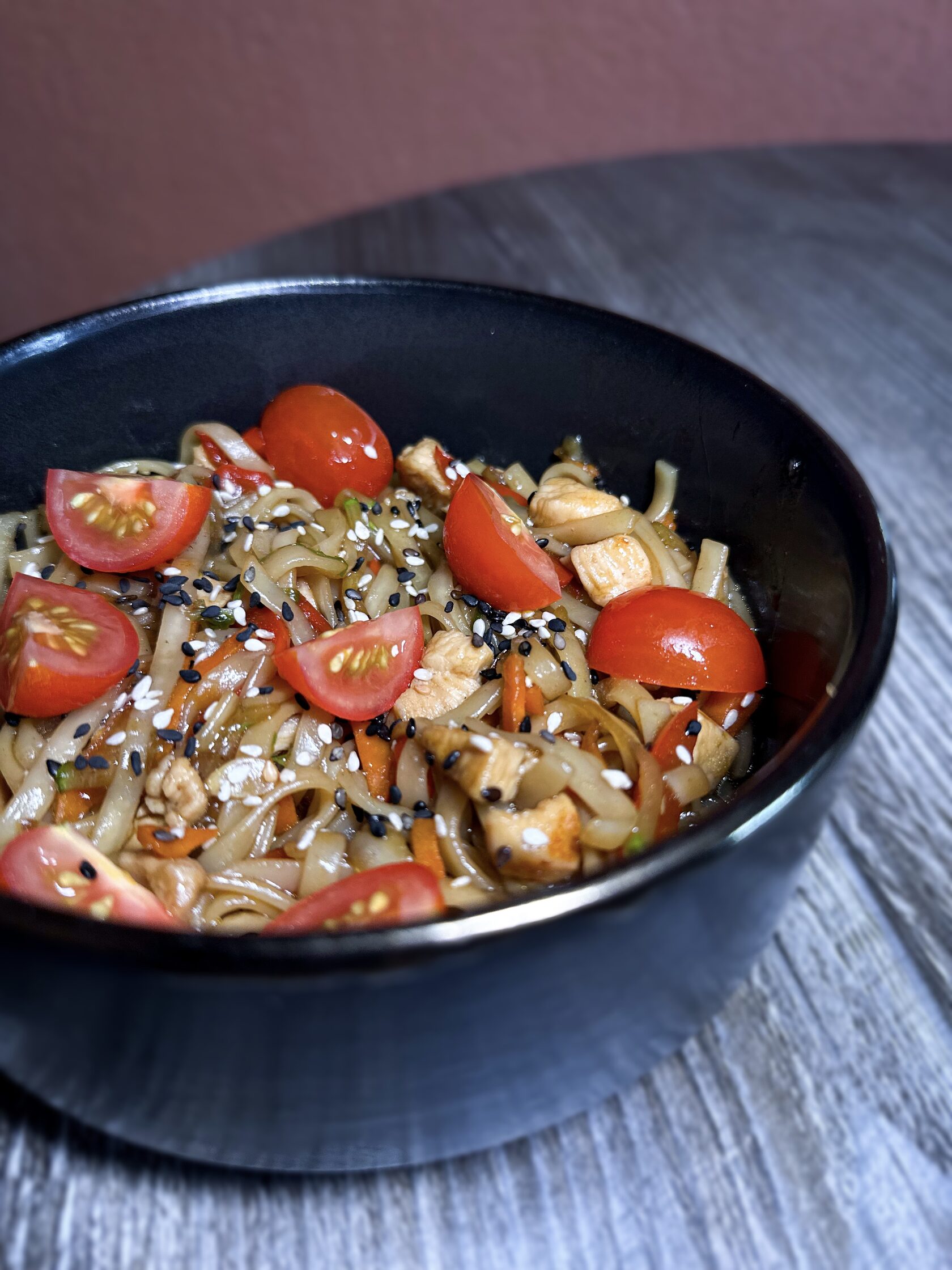 Wok с лапшой удон курица и терияки соус